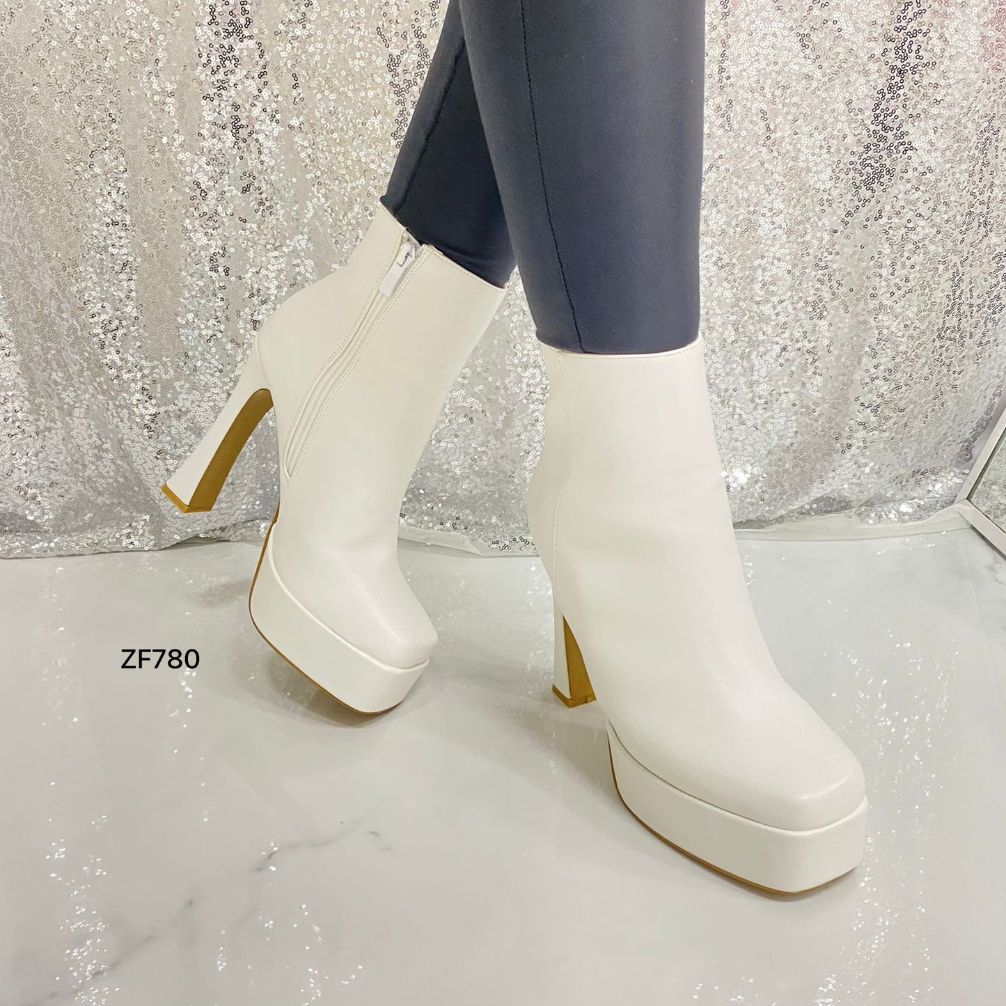 Botin blanco tacon 12cm   BKM7561  C-56