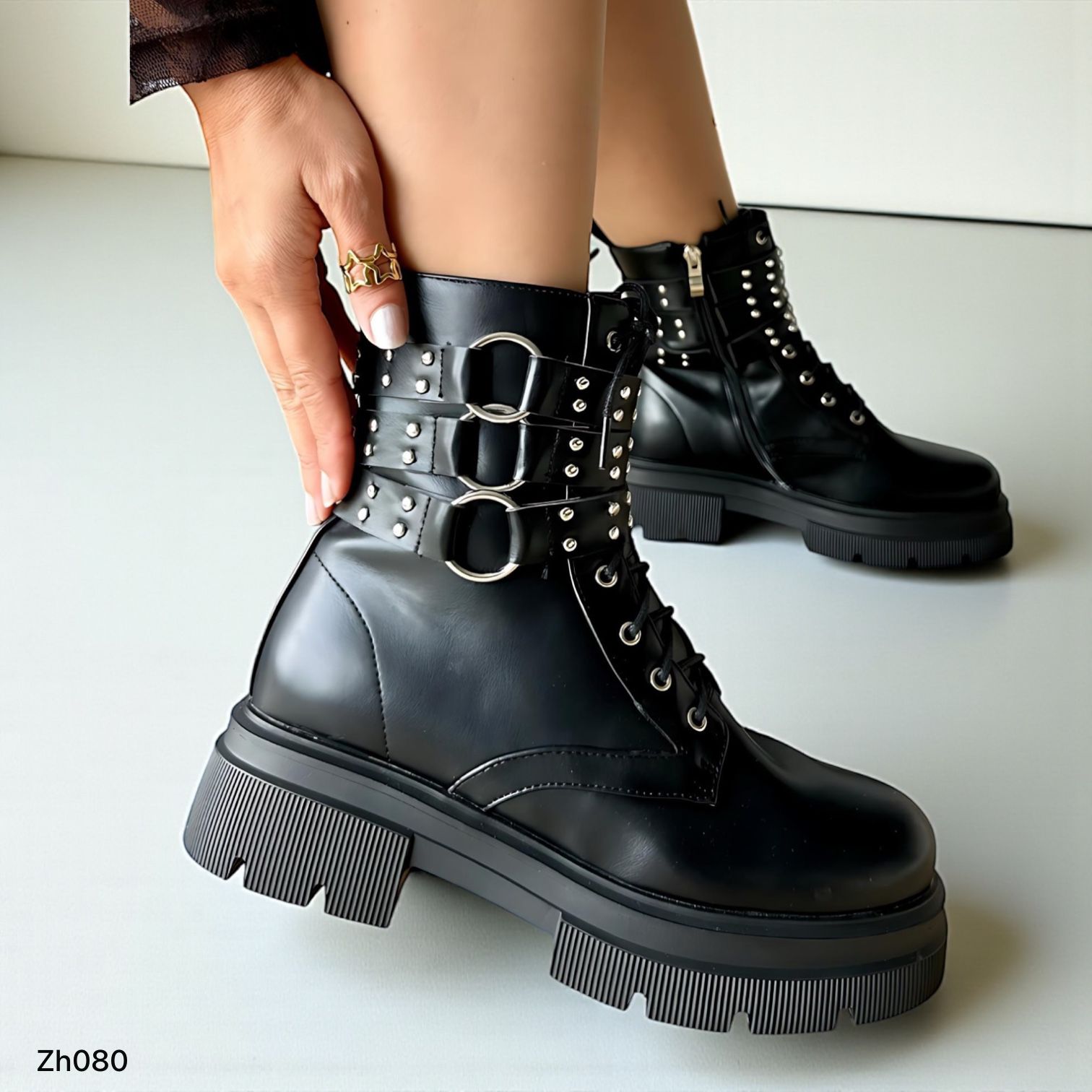 Botin negro correas apliques plateado suela 5cm  HX3148-B9532