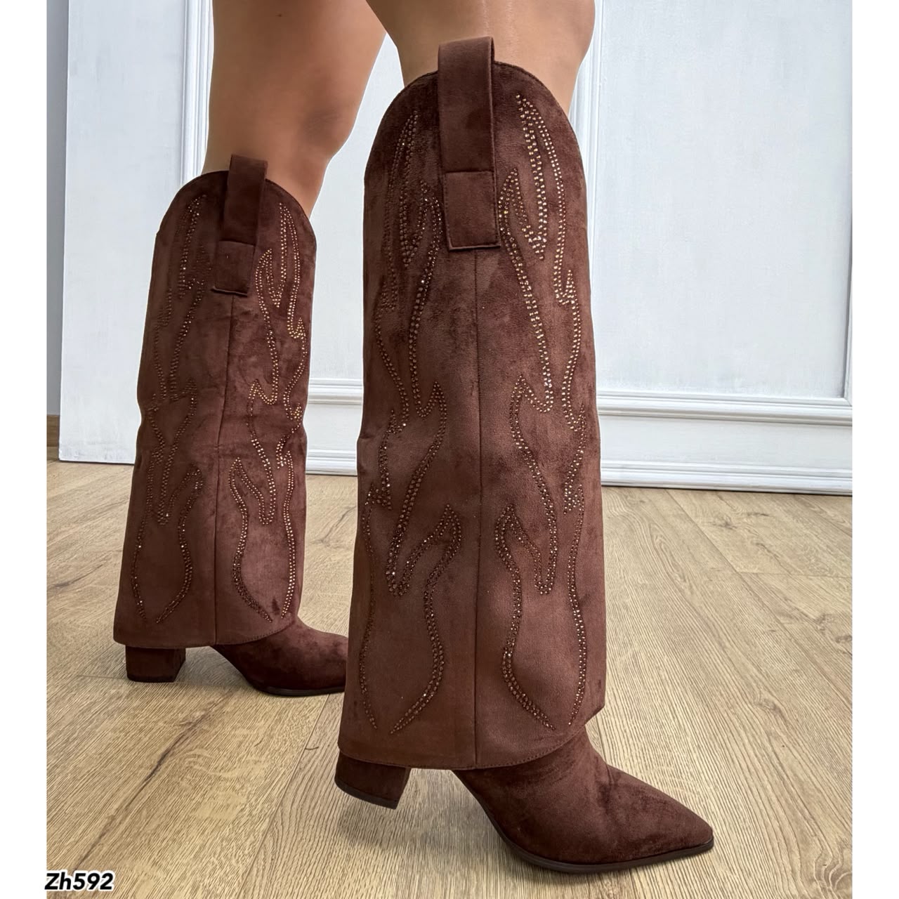 Bota caña alta café doblez apliques brillante tacon 7cm   HX3360-C1783