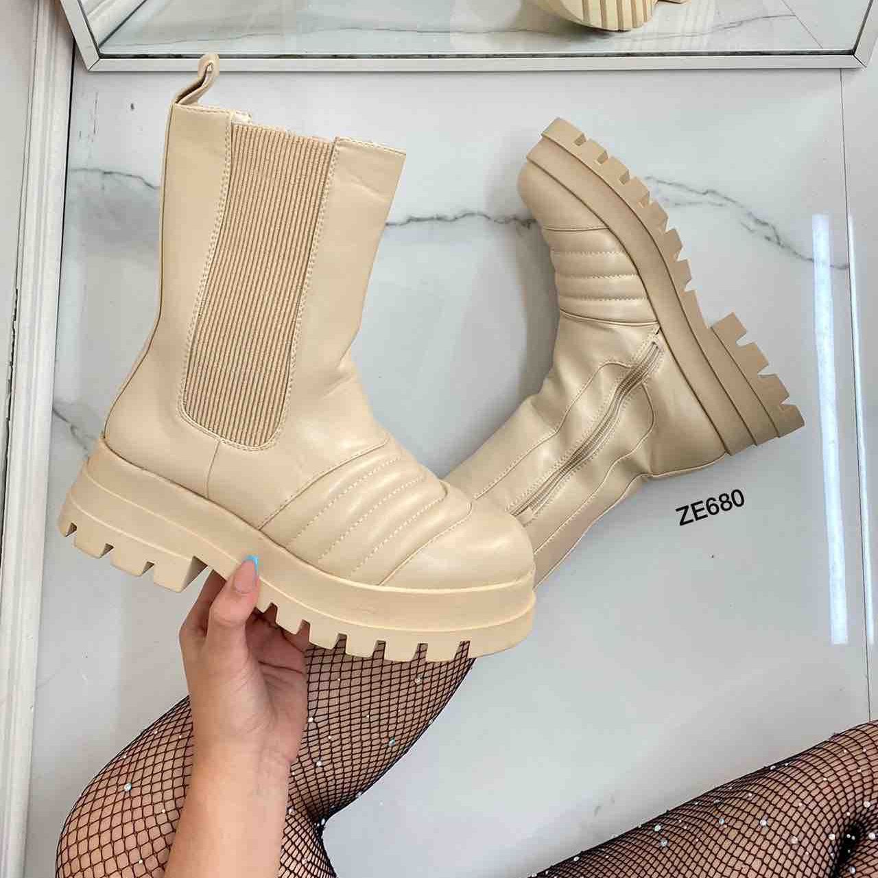 Bota beige suela 4cm  CM 6829