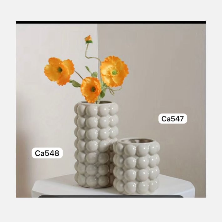 Florero bolas beige mediano  11cm* 20cm