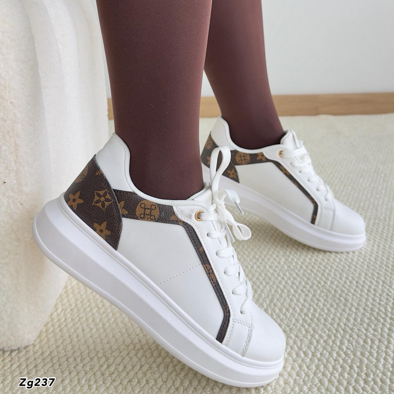 Tenis blanco detalle café suela 4cm  K2332  C-10