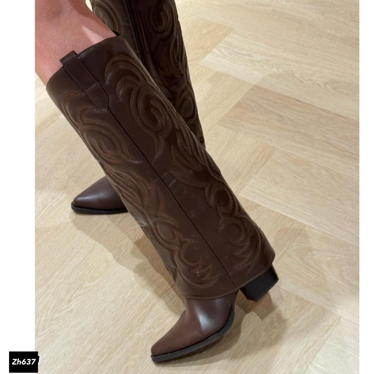 Bota texana café doblez detalles tacon 7cm  HX3157-B9545