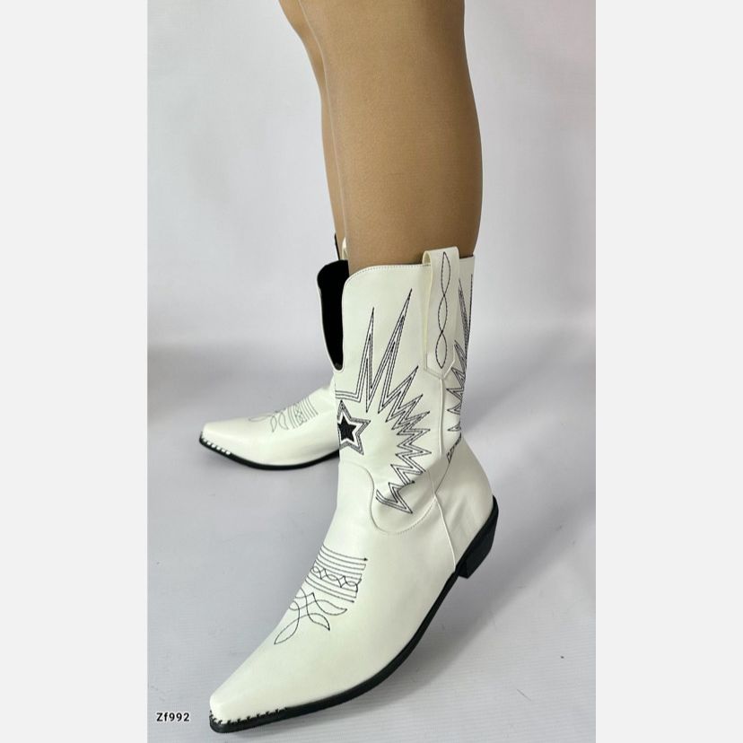 Bota texana blanca detalles negros tacon 3cm  BT23#  C-1