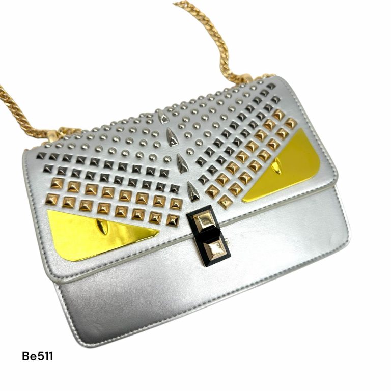 Bolso plateado apliques plateado ojos y cadena dorado  22cm* 9cm* 17cm  C- 23196-1