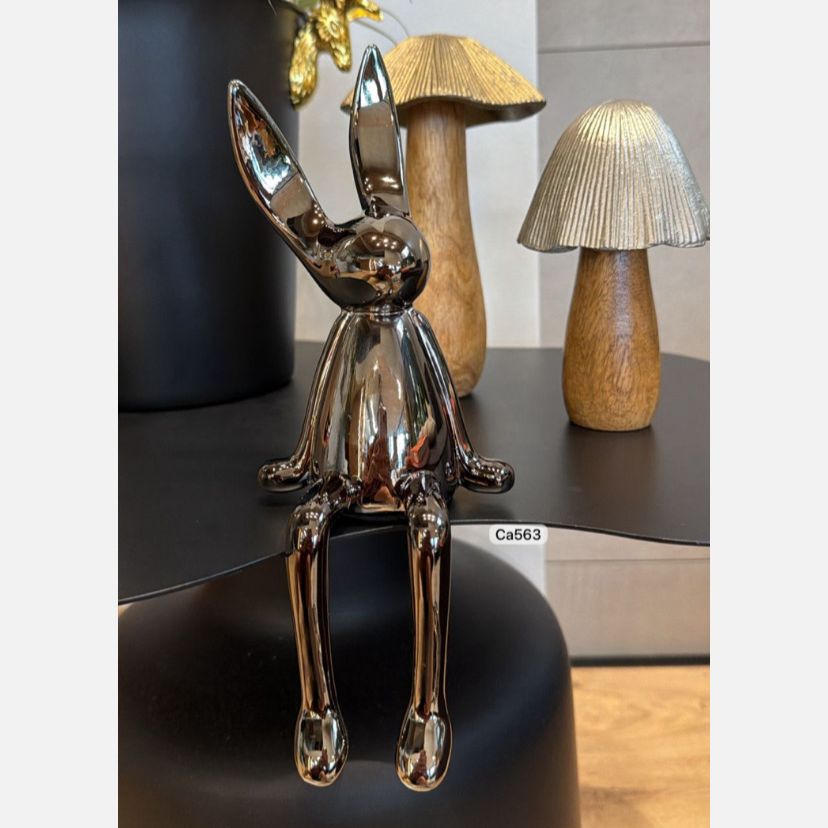 Articulo decorativo conejo plateado oscuro mediano  10cm* 10cm* 28cm