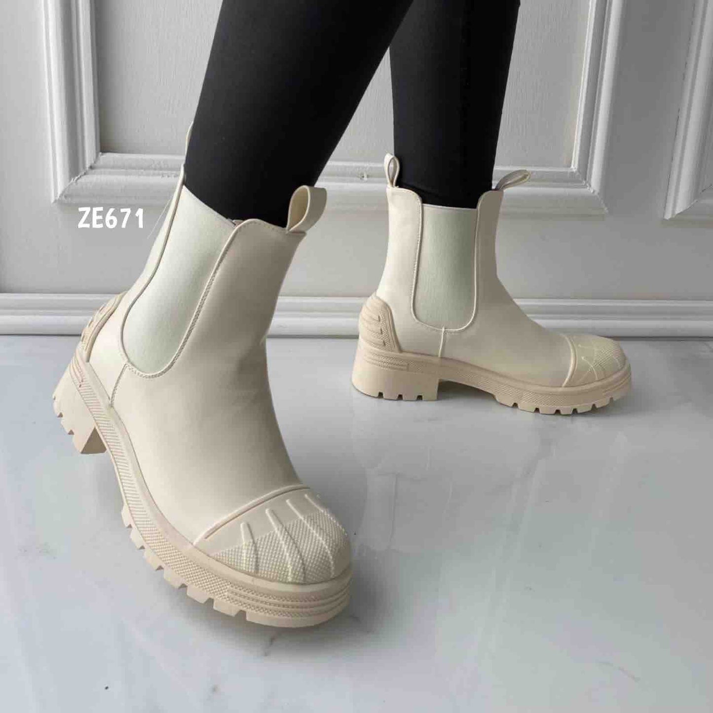 Bota beige suela 4cm  CM9049