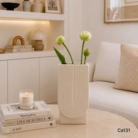Jarron blanco textura u ceramica  13cm* 9.5cm* 26.5cm