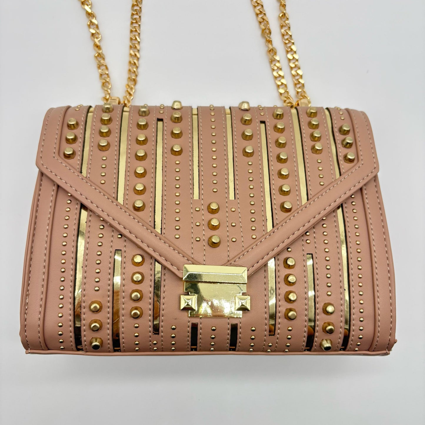Bolso beige detalles apliques dorado  24cm* 9cm* 17cm   C- 23197