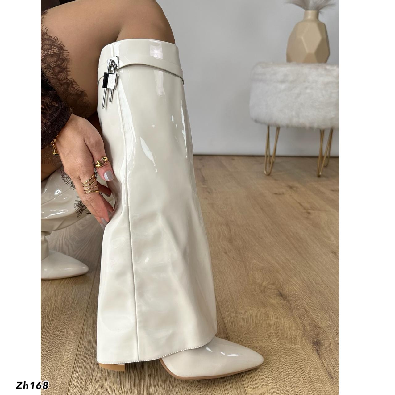 Bota caña alta beige charol doblez detalle plateado tacon 10cm