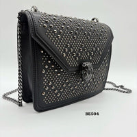 Bolso negro apliques y cadena plomo  20cm* 7cm* 16cm   C- 23195