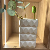 Florero diseño geometrico blanco ceramica  13cm* 8cm* 20,5cm