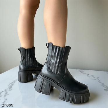 Botin negro detalle resorte tacon 8cm  255-057