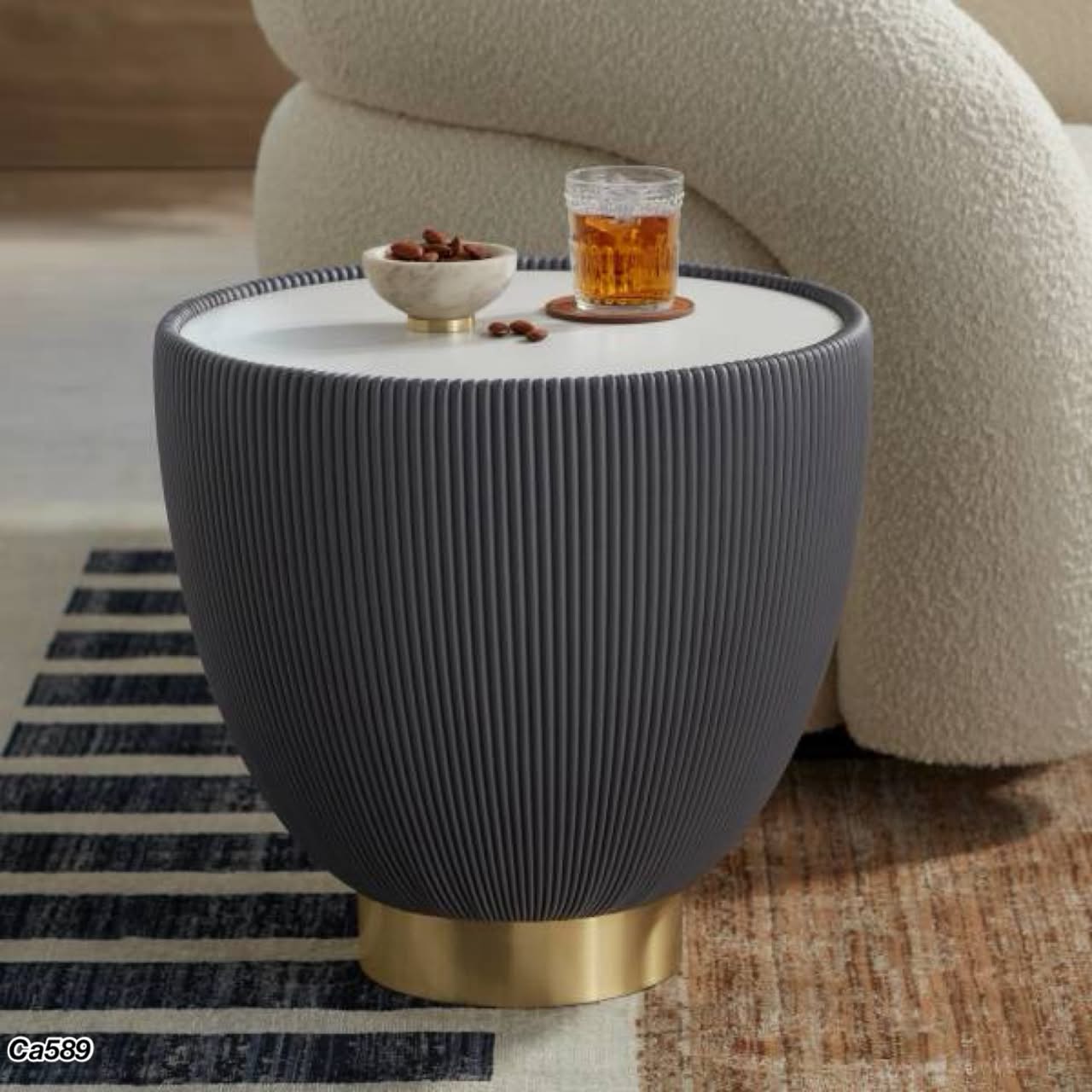 Mesa de policuero mediana gris piedra blanco  45cm* 45cm