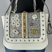 Bolso blanco apliques detalles cadena dorada  24cm* 20cm* 11cm  8029  C-B