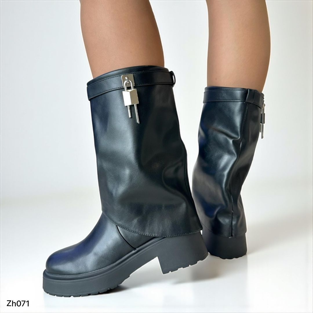 Bota caña media negro doblez detalle plateado tacon 6cm  255-050