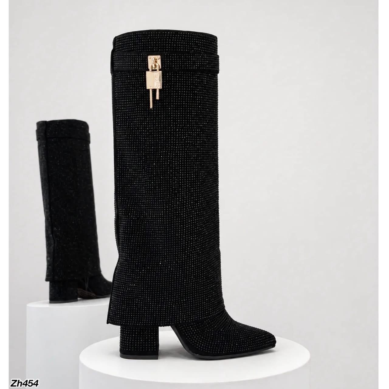 Bota caña alta negro doblez apliques brillantes detalle dorado G719 C-144