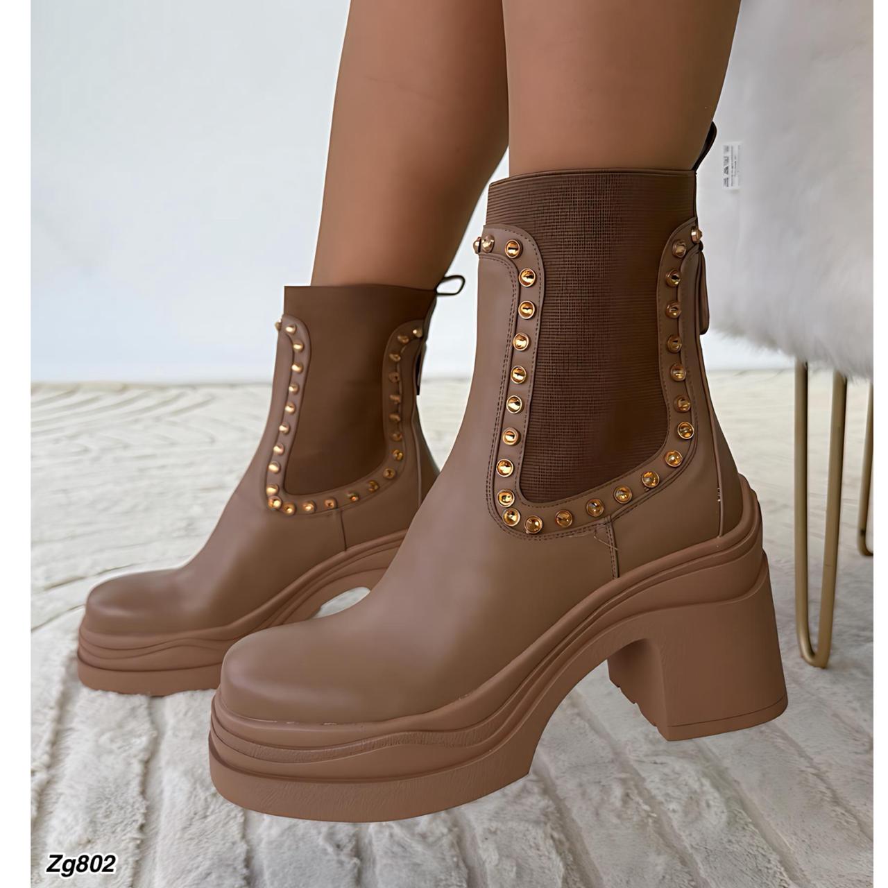 Botin cafe apliques dorado brillantes tacon 7cm  IS14-011