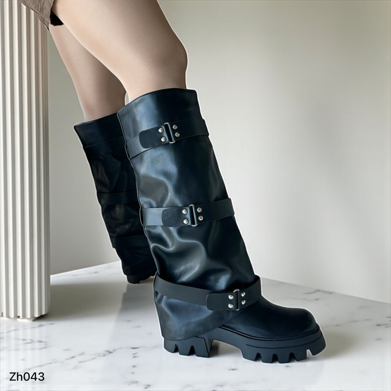 Bota caña alta negro doblez detalle correas suela 6cm   255-113