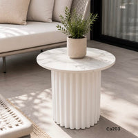 Mesa auxiliar blanco base acanalada aluminio y piedra sintetizada  30cm* 40cm