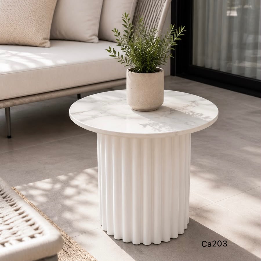Mesa auxiliar blanco base acanalada aluminio y piedra sintetizada  30cm* 40cm