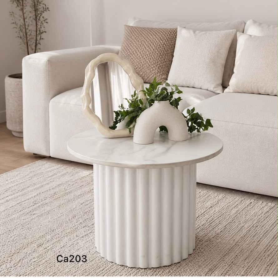 Mesa auxiliar blanco base acanalada aluminio y piedra sintetizada  30cm* 40cm