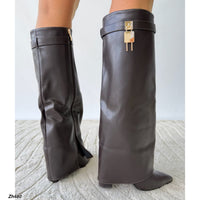 Bota caña alta cafe doblez detalle dorado tacon 11cm  K0010  C-152