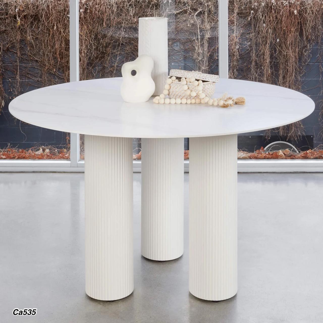 Mesa comedor blanco piedra sintetizada base acanalada aluminio  92cm* 75cm