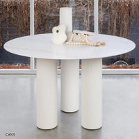 Mesa comedor blanco piedra sintetizada base acanalada aluminio  92cm* 75cm