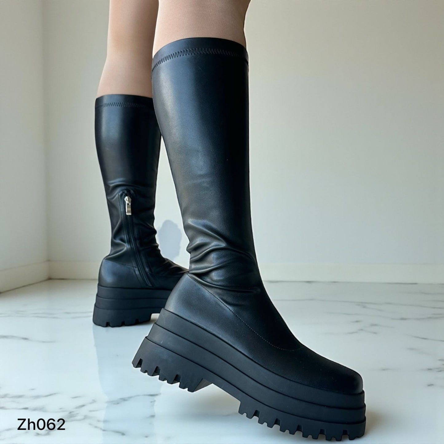 Bota caña media negro plataforma 7cm  255-056