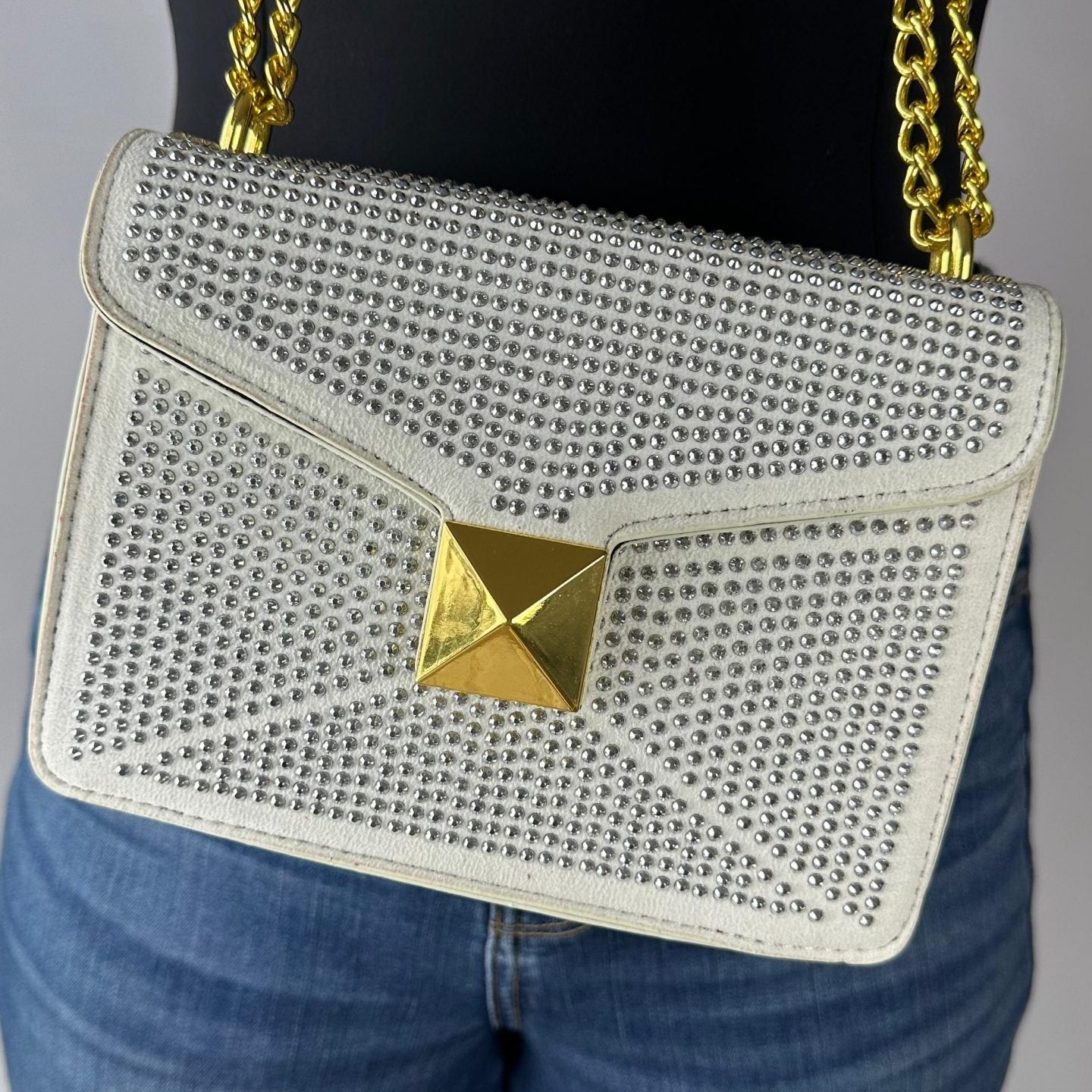 Bolso blanco apliques plateados detalle cadena dorada 20cm* 17cm* 5cm  3038#  C-B