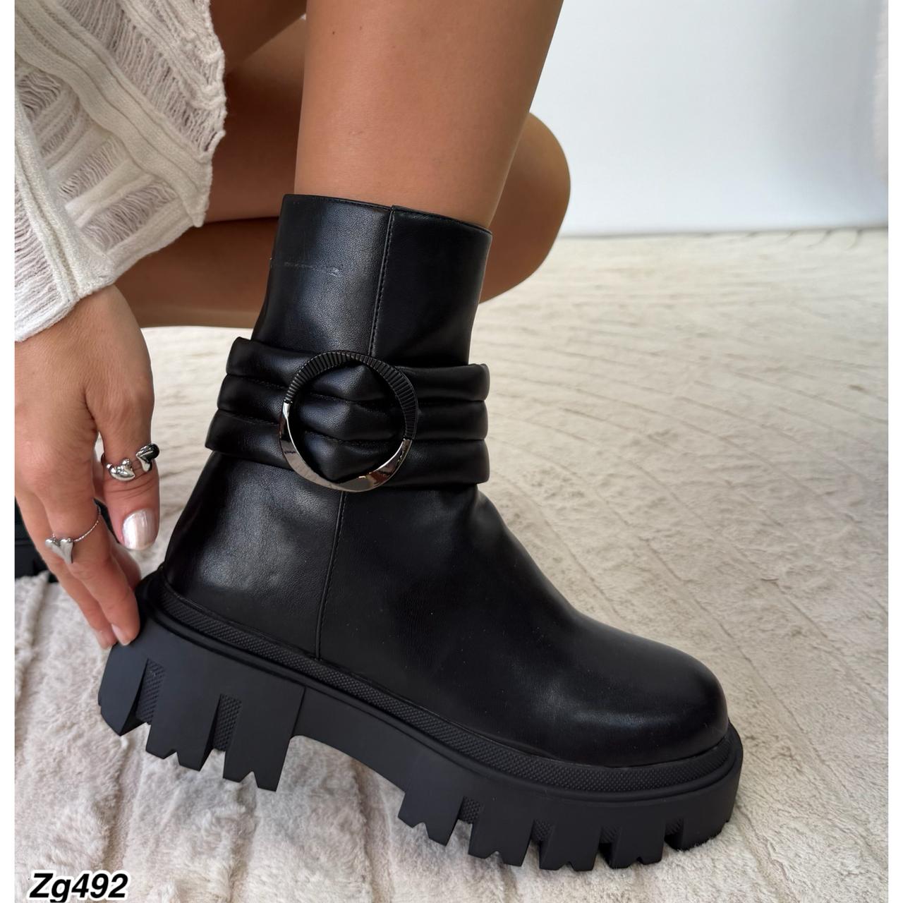 Botin negro aplique tacon 5cm  7692-H353  C-F