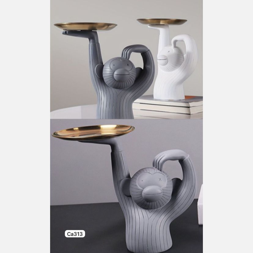 Articulo decorativo mono resina gris bandeja dorada  28,5cm* 14cm* 30cm