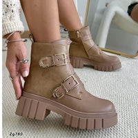 Botin textura café correas detalles dorado suela 5cm  IS14-028