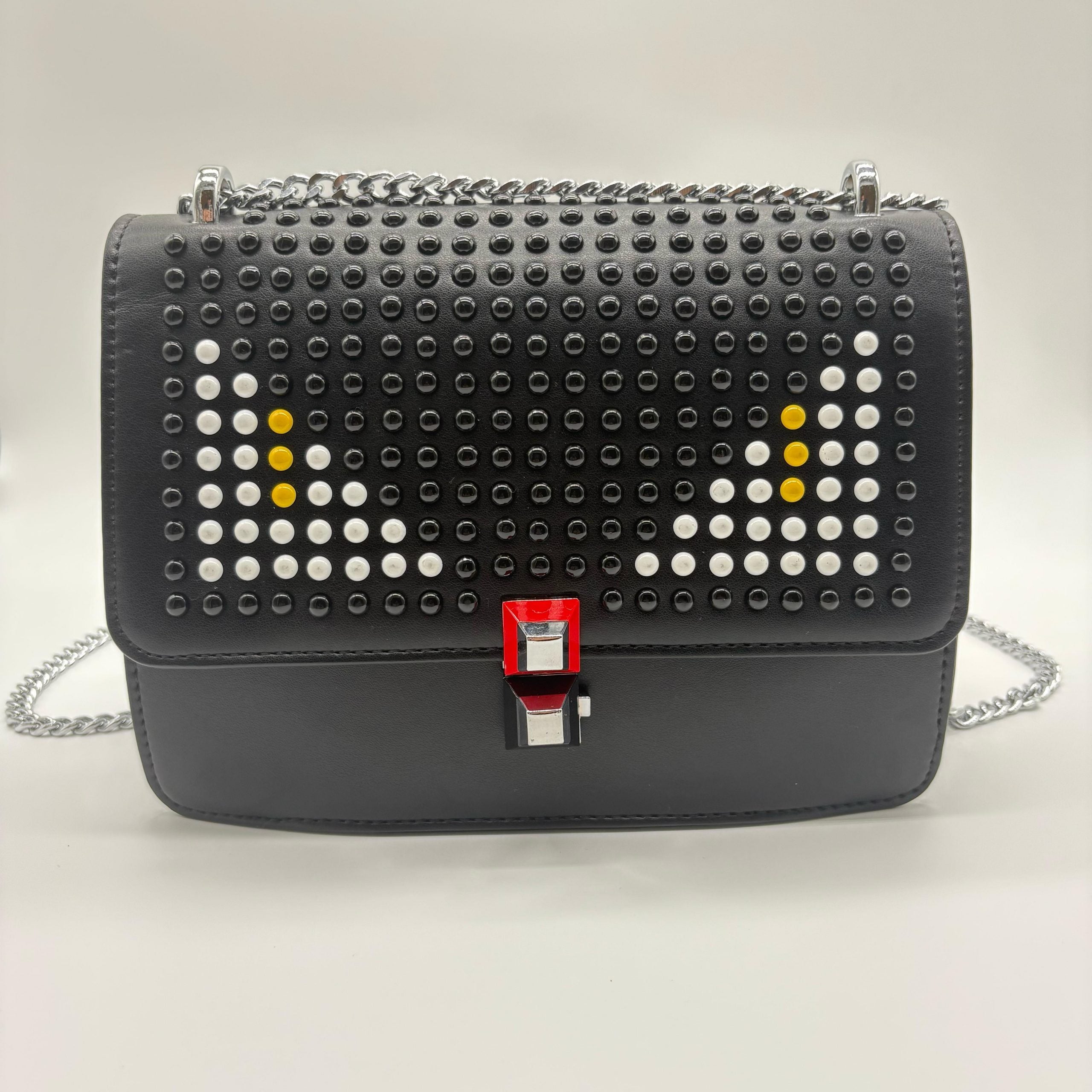 Bolso negro apliques ojos blanco cadena plateado  22cm* 9cm* 17cm   C-23196