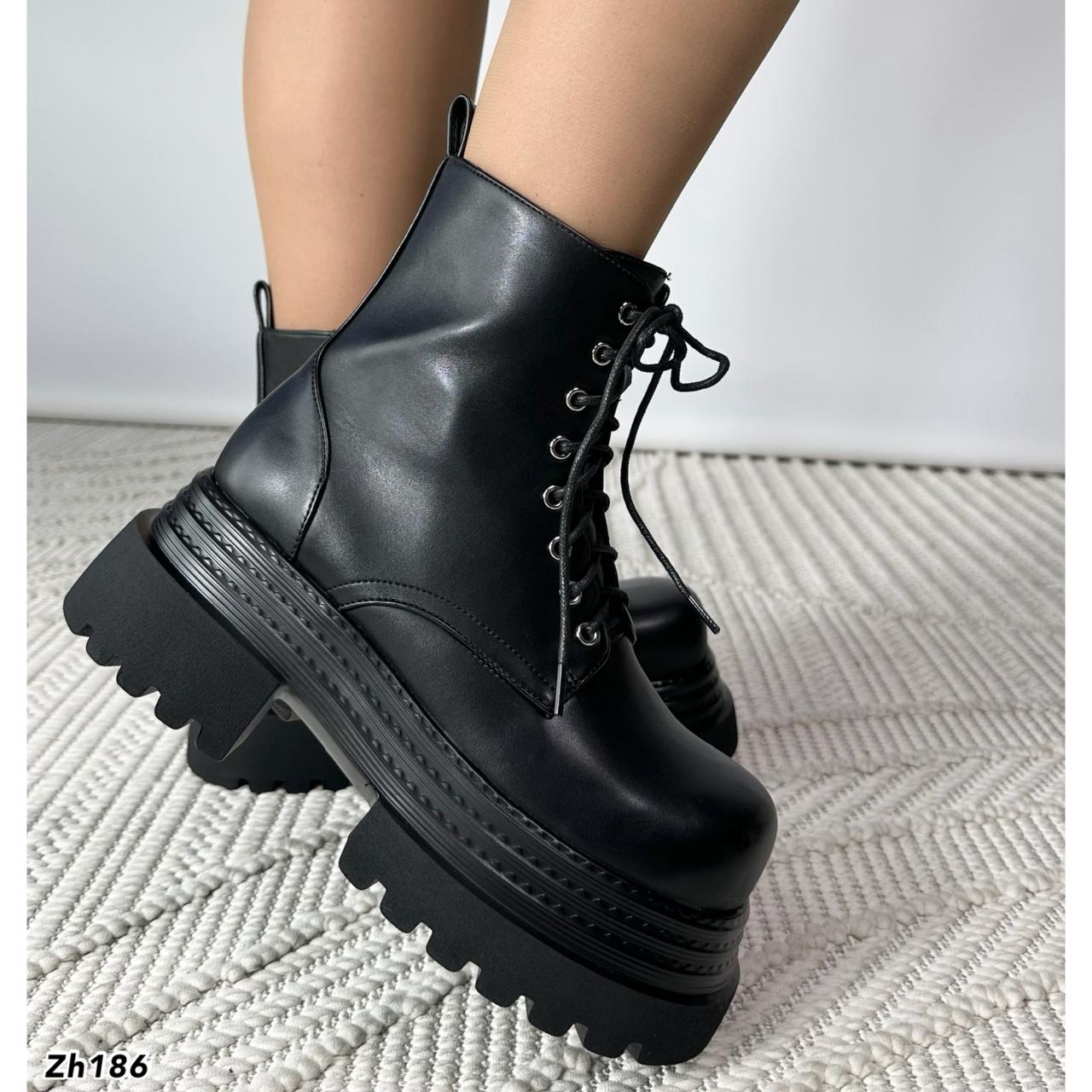 Botin negro plataforma 7cm  HX3140-B9522
