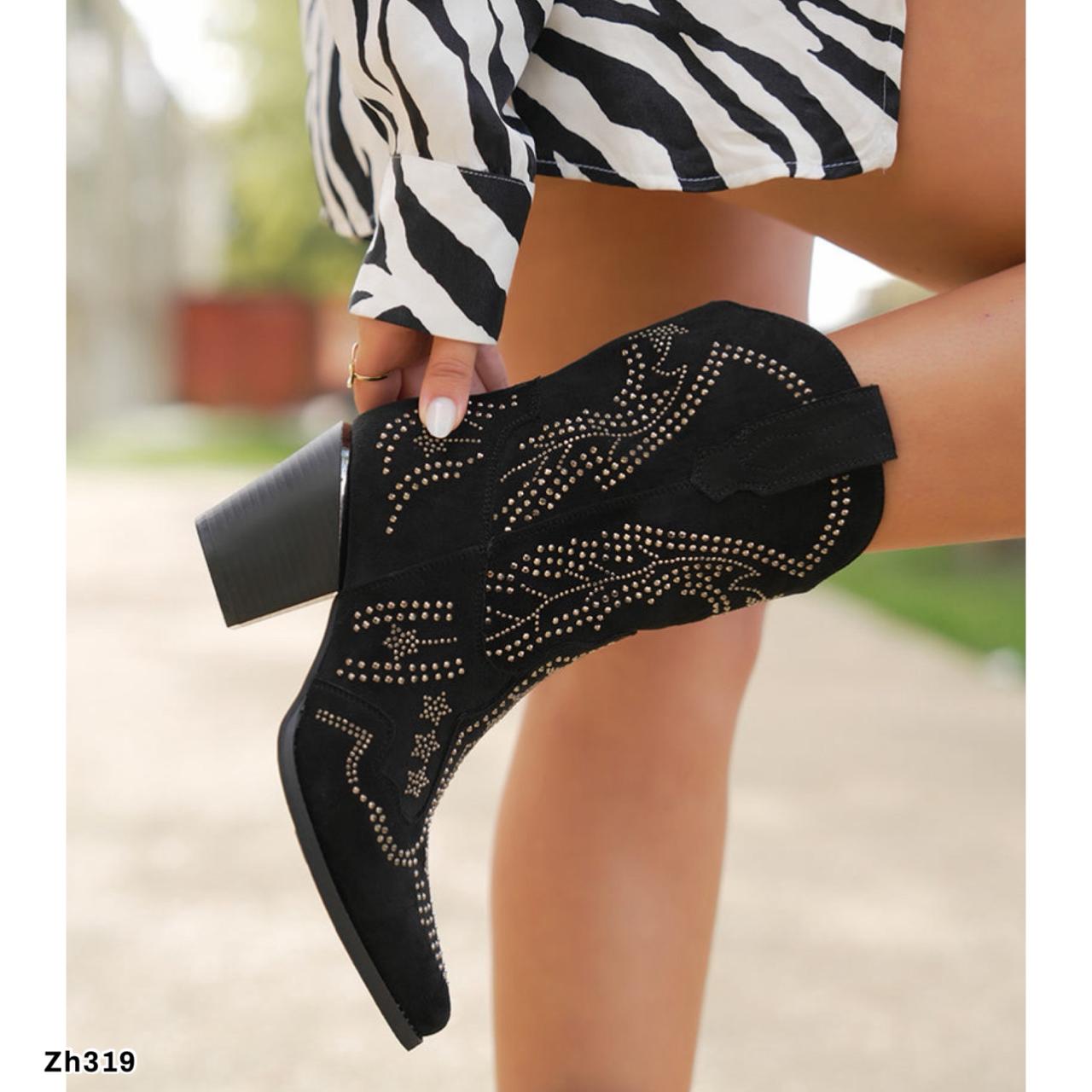 Botin texano negro apliques plateado tacon 8cm  M-824  C-105