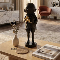 Articulo decorativo astronauta negro pulpo dorado resina  10cm* 7,5cm* 23cm