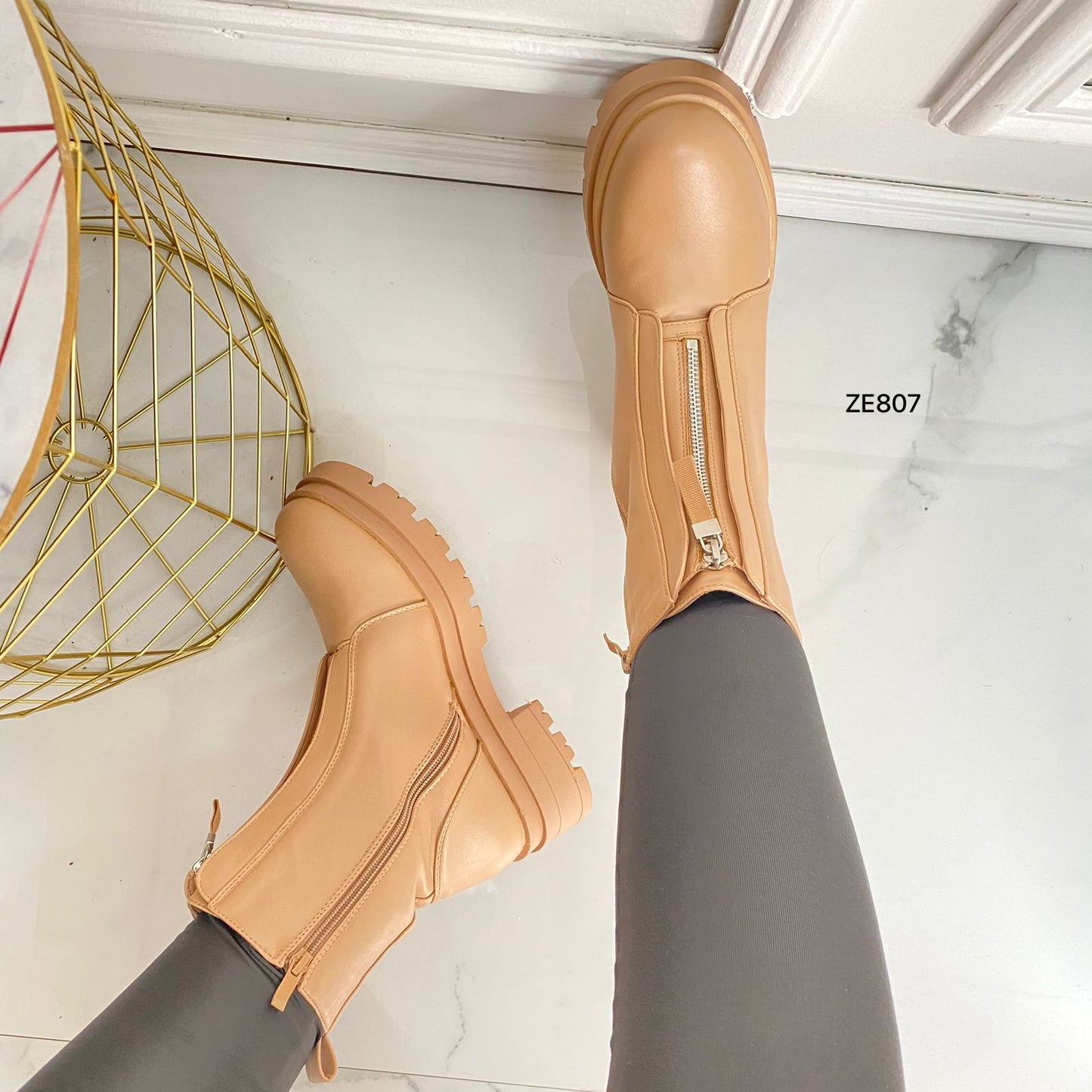 Botin beige cierre frontal suela 3cm 8503 C2