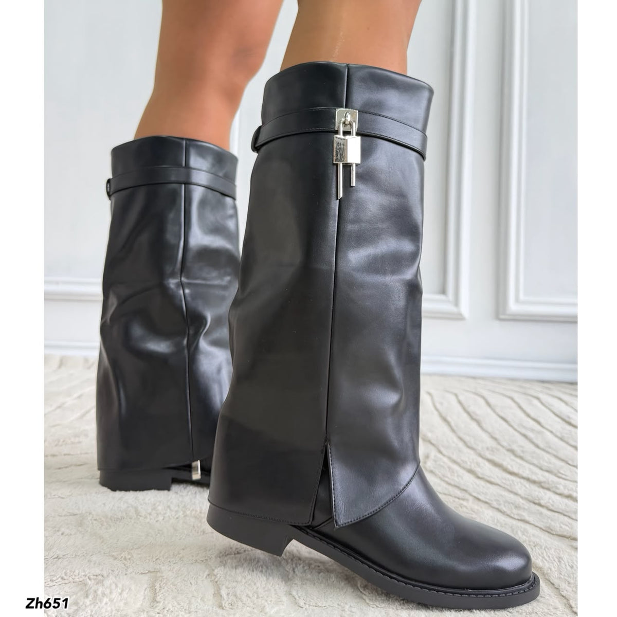 Bota caña alta negro doblez detalle plateado suela 3cm  HX3422-C18160