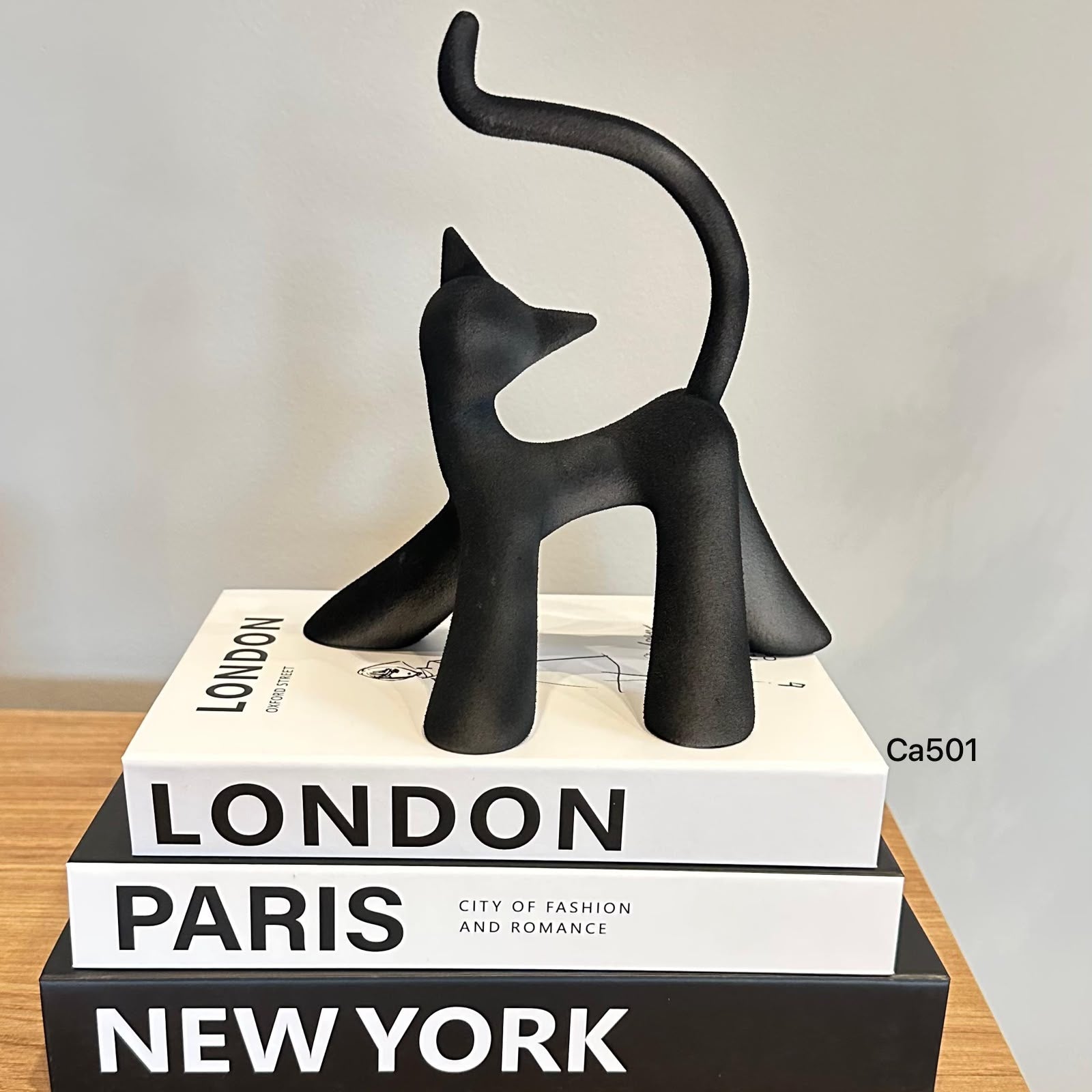 Articulo decorativo gato pequeño gris caminando 18,5cm* 12cm* 20cm
