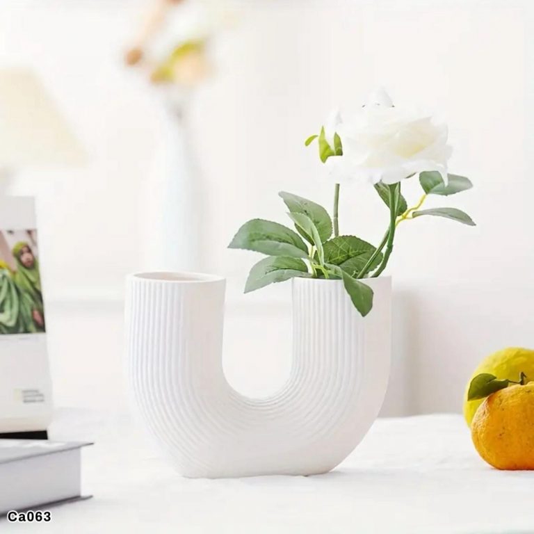 Florero en U blanco resina  20cm* 7.5cm* 15cm