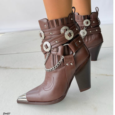 Botin texano café detalle correas y cadena plateado tacon 11cm  HX3088-C1080