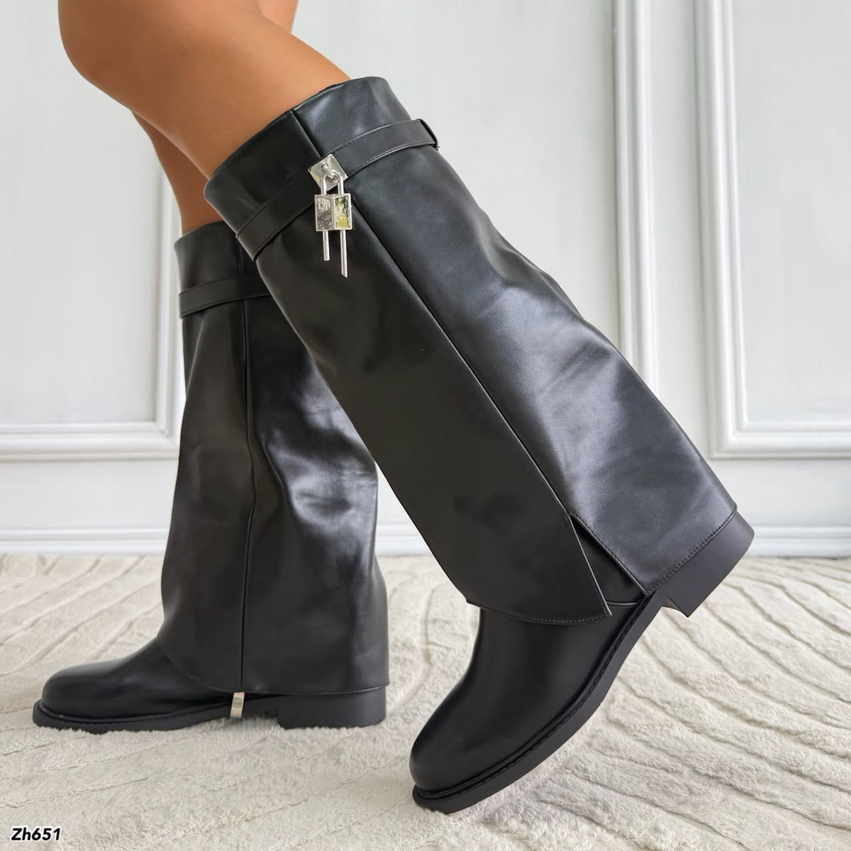 Bota caña alta negro doblez detalle plateado suela 3cm  HX3422-C18160