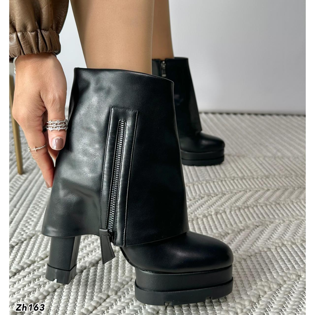 Botin negro doblez detalle cierre suela 3cm tacon 13cm  255-067