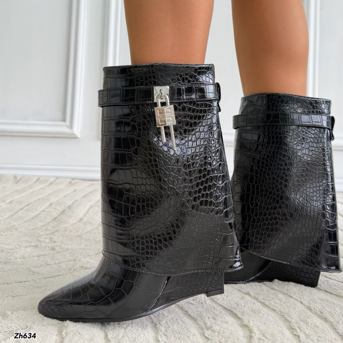 Bota negro doblez textura detalle plateado tacon corrido 9cm  HX2697-C1808A