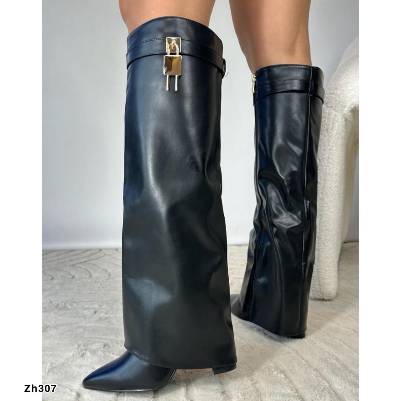 Bota caña alta negro doblez detalle dorado tacon 11cm  K7060  C-98