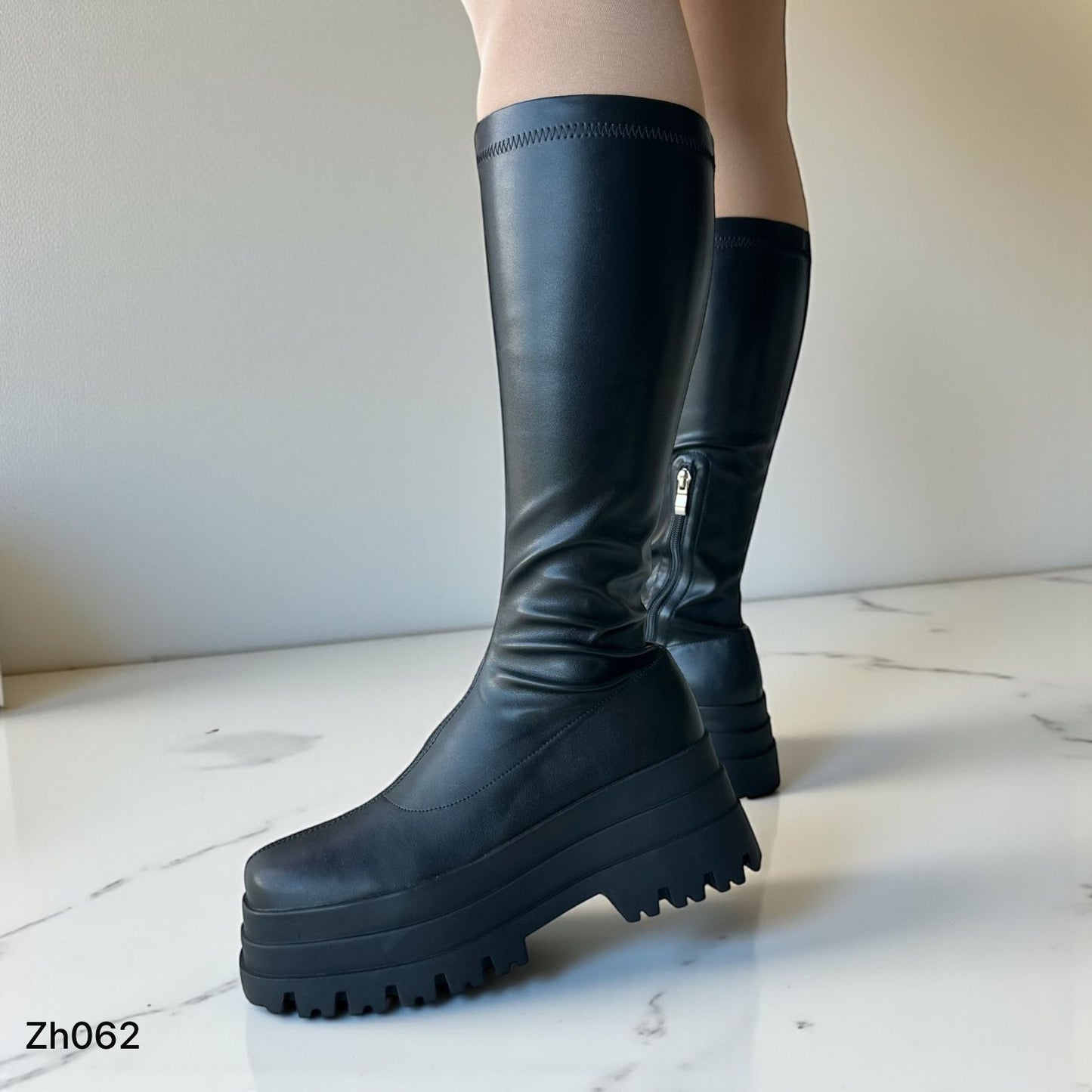 Bota caña media negro plataforma 7cm  255-056