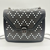 Bolso negro apliques y cadena plomo detalles blanco  20cm* 7cm* 16cm   C- 23195