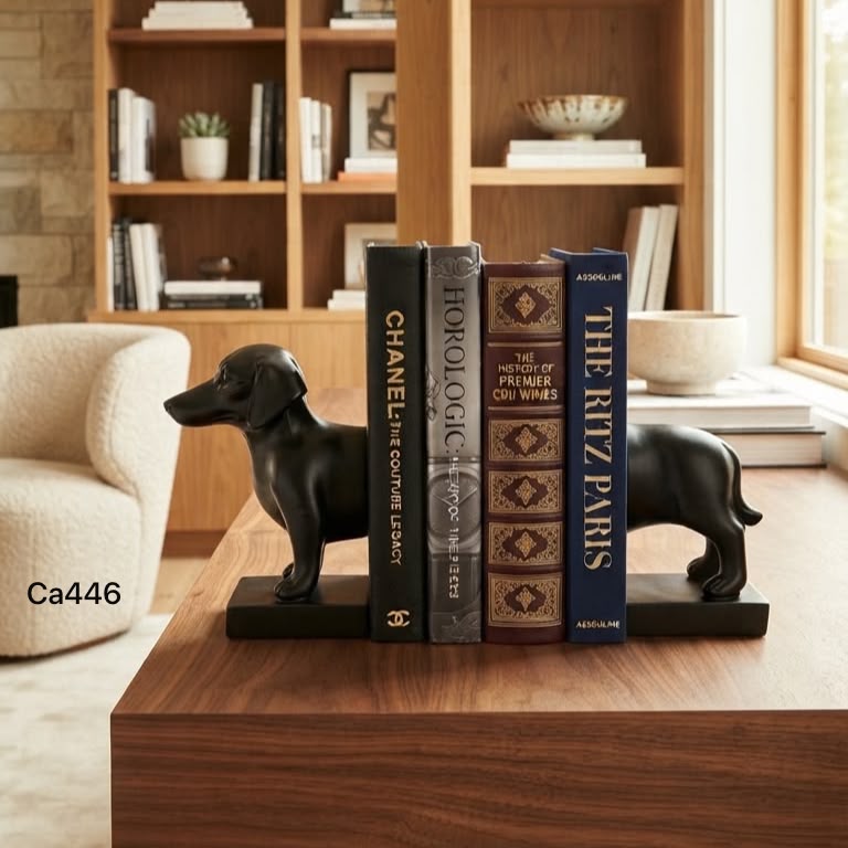 Articulo decorativo perro negro cuña libros  18cm* 26.5cm* 12.5cm